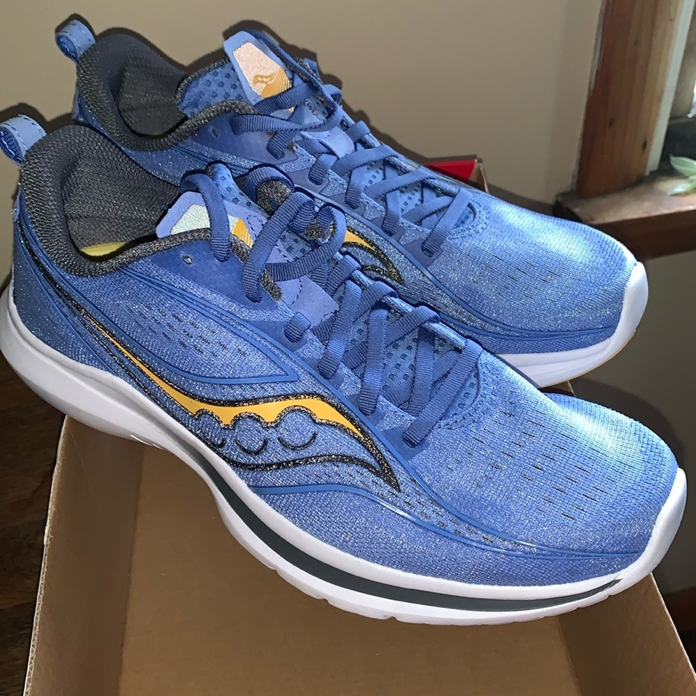 NWT Womens Saucony Kinvara 13 shoe
